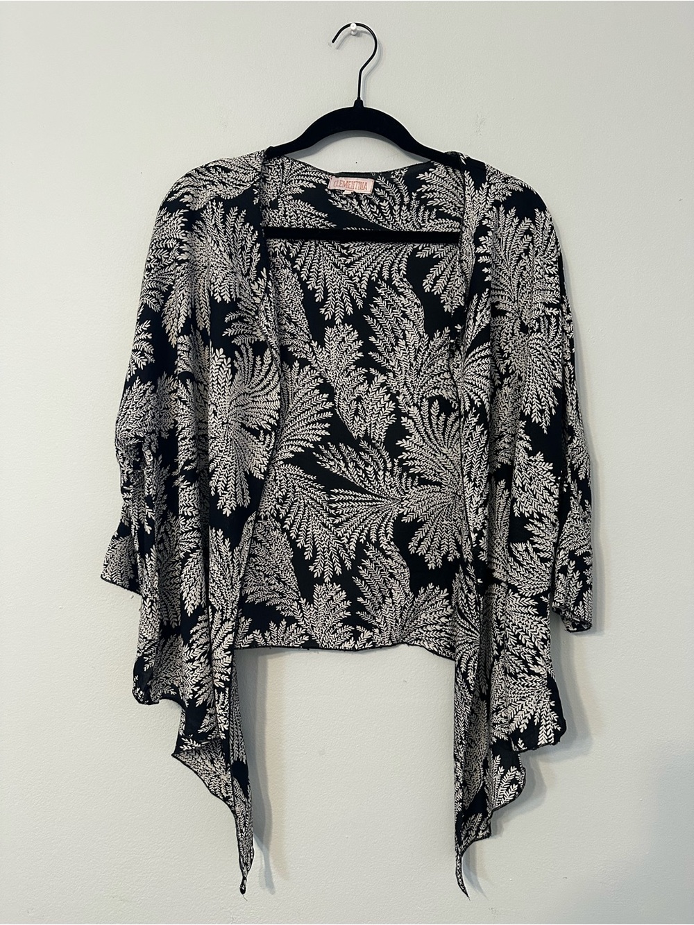 Black & White Leaf-Print Open Front Cardigan Shrug